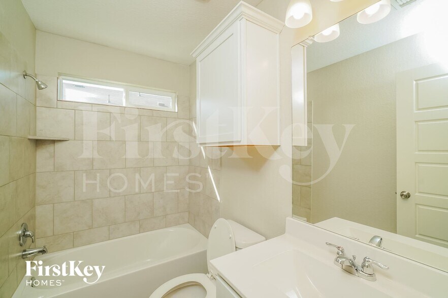 Building Photo - 2267 Hawk Dr