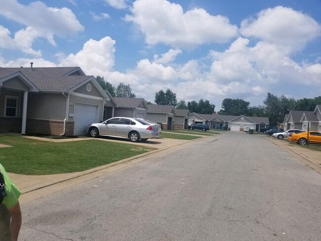 Building Photo - Remodeled 2 Bedroom Duplex in Rogers AR – Pet Friendly, Private Community