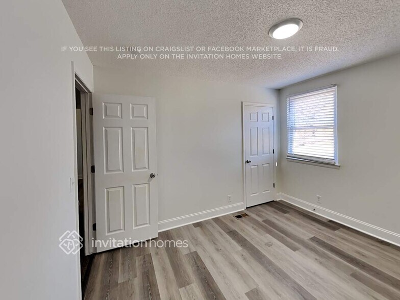 Building Photo - 7116 White Oak Dr SW