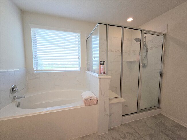 Building Photo - 25553 Kensington Lk Dr