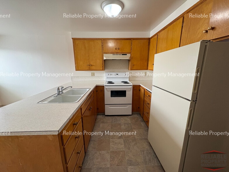 Building Photo - 1420 Benton St