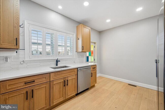 Building Photo - 4822 Ogle St