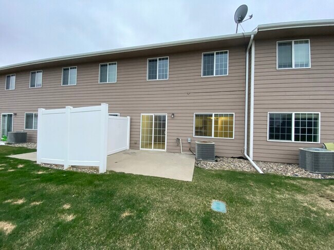 Building Photo - 6511 S Santa Rosa Pl