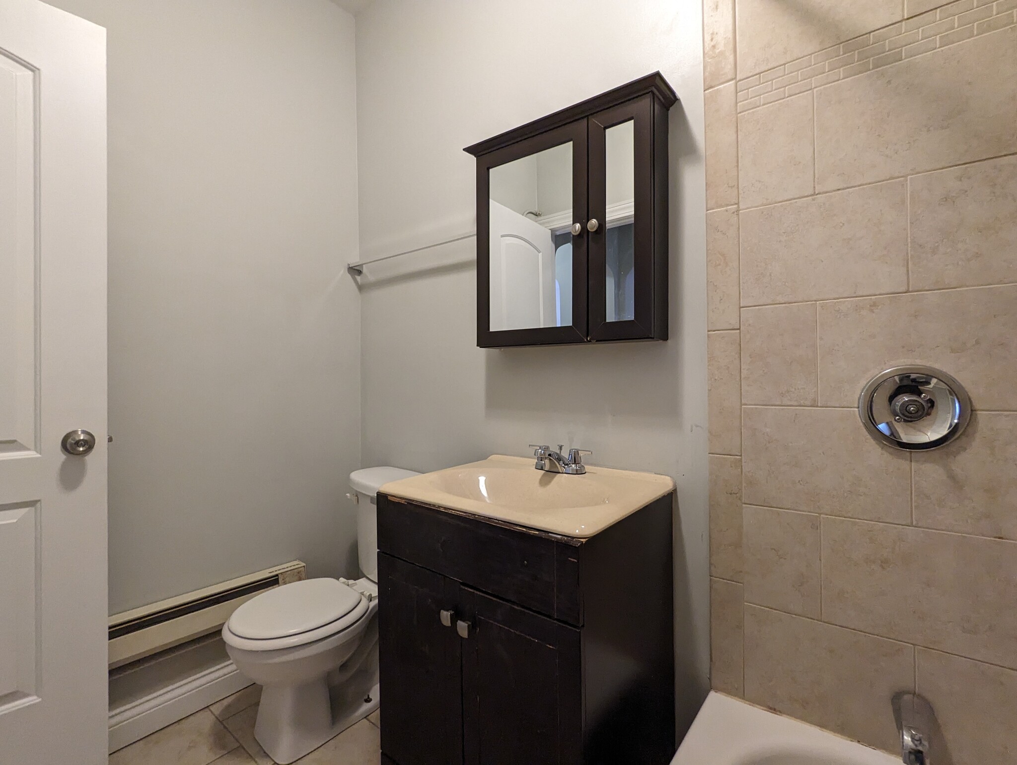 Building Photo - 4417 N Wolcott Ave