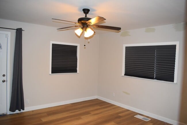 Building Photo - 3 Bedroom 1 Bath Upgraded Home with Large ...