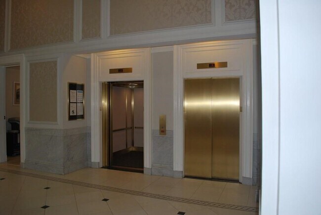 Building Photo - 21 Beacon St