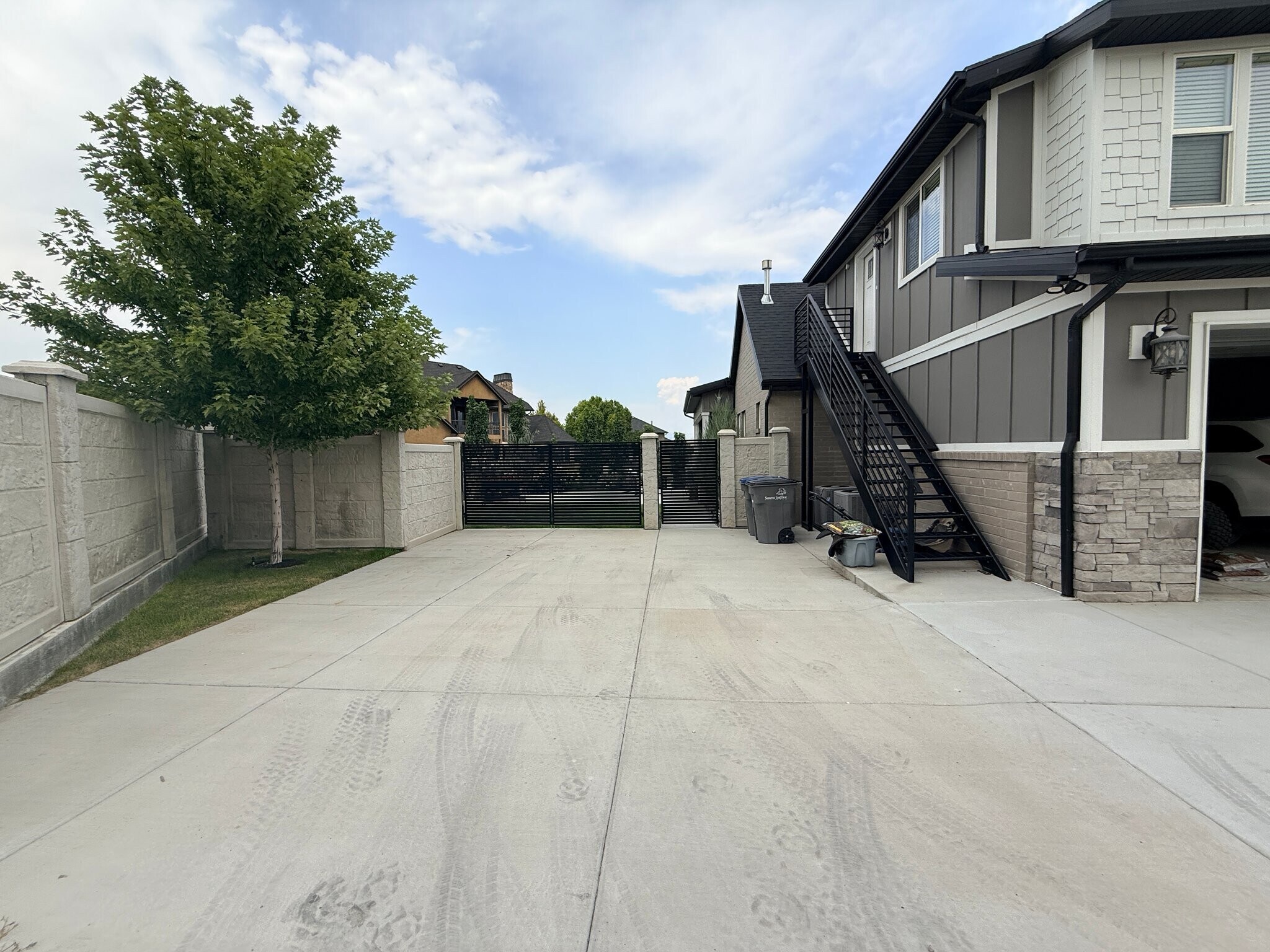 Building Photo - 10252 S Jordan Creek Dr