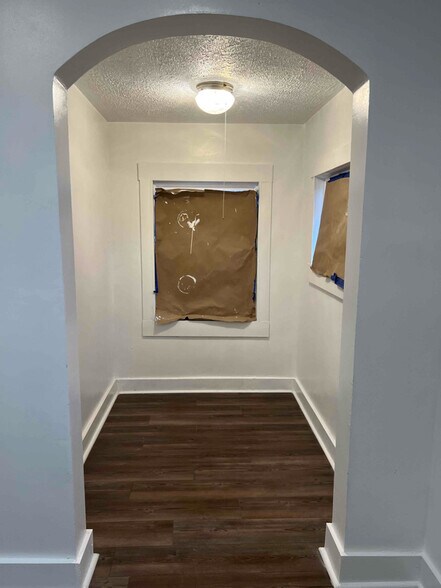 Building Photo - 929 5 Oaks Ave