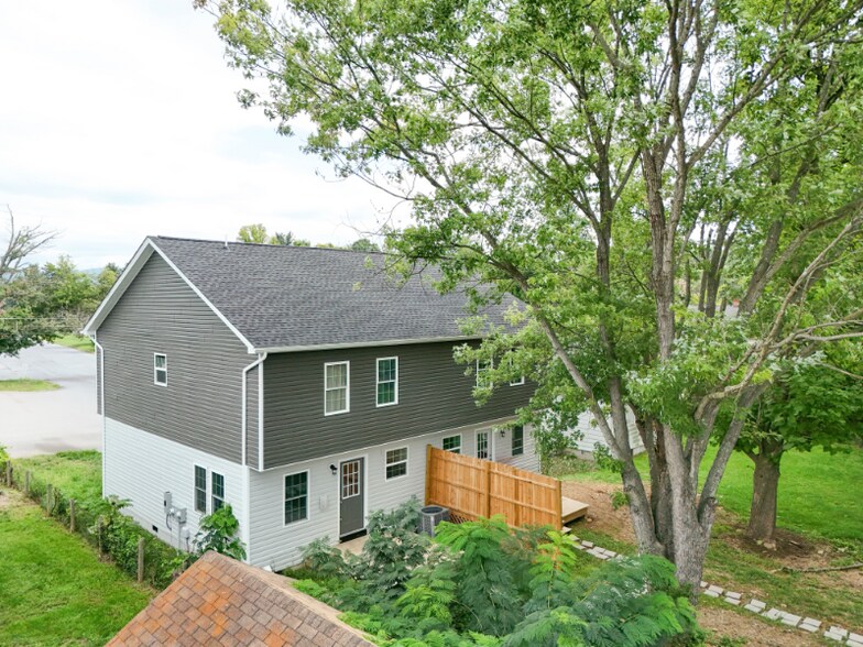 Building Photo - 116 Concord Pl