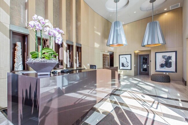 Building Photo - 718 Long Bridge St