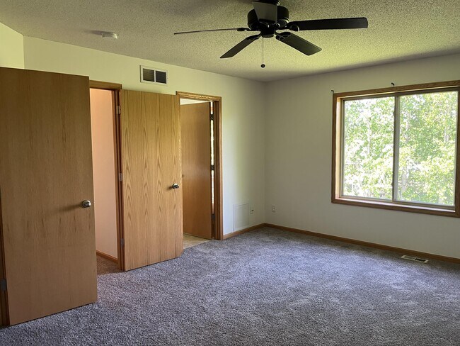 Building Photo - 9141 Leaf Cir