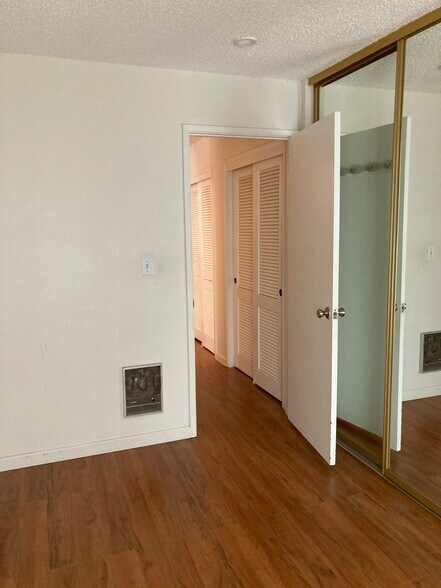 Building Photo - 407 Orange St