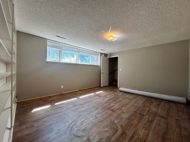 Building Photo - Large home in beautiful Stevensville setting