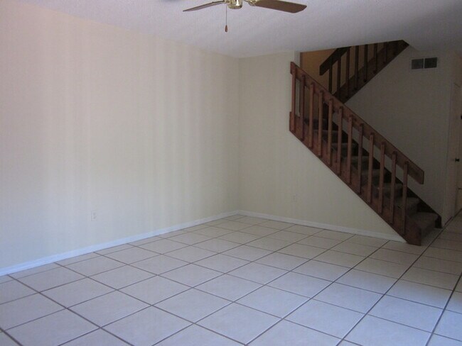 QUAIL RUN TOWNHOMES - 15419 E Pond Woods Dr Tampa FL 33618 | Apartment