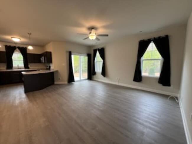 Building Photo - Spacious