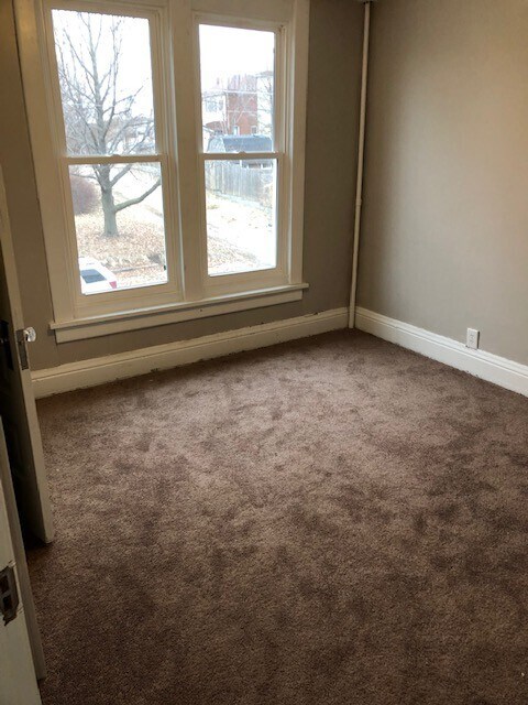 Building Photo - One Bedroom One Bath Apartment