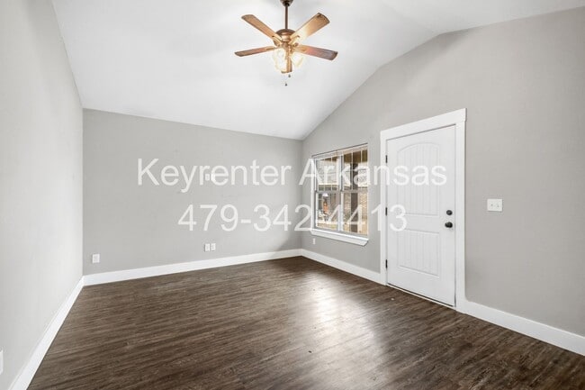 Building Photo - 445 Oakwoods Dr