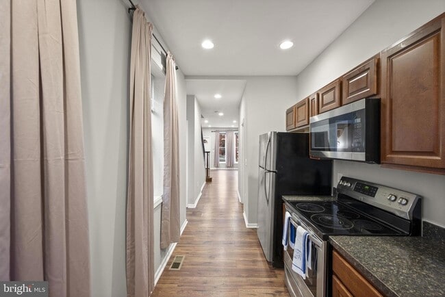 Building Photo - 420 N Collington Ave