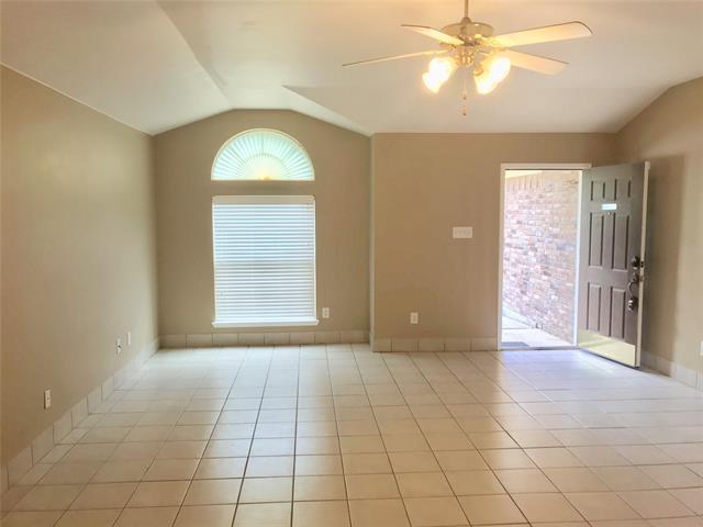 Building Photo - 524 Caravan Dr