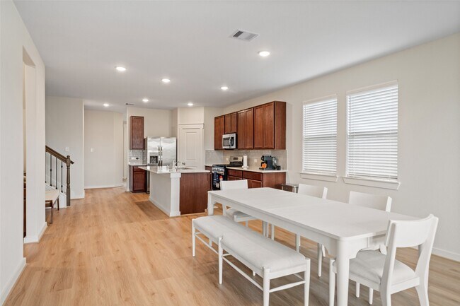 Building Photo - 4237 Red Cedar Ring Ln