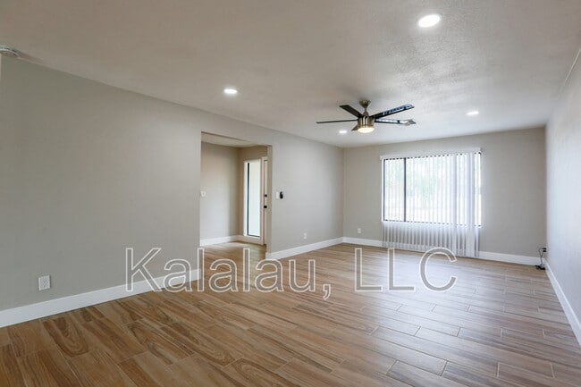 Building Photo - 1817 E Alameda Dr