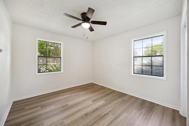 Building Photo - 1201 E Alamo St