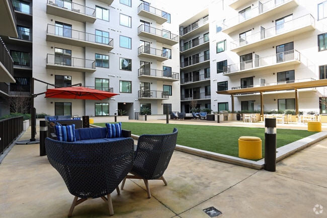 Court Yard Area - Hayworth