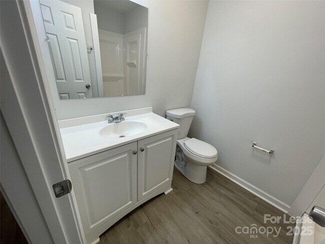 Building Photo - 7135 Ludwig Dr