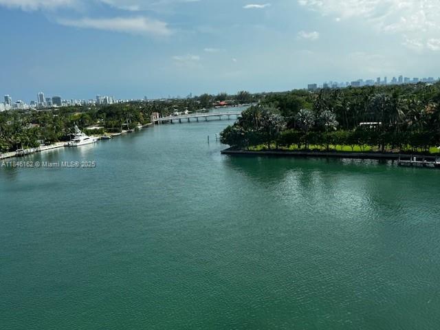Building Photo - 9100 W Bay Harbor Dr