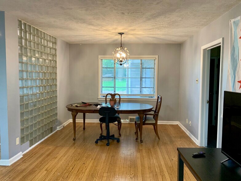 Building Photo - 2000 E Atwater Ave