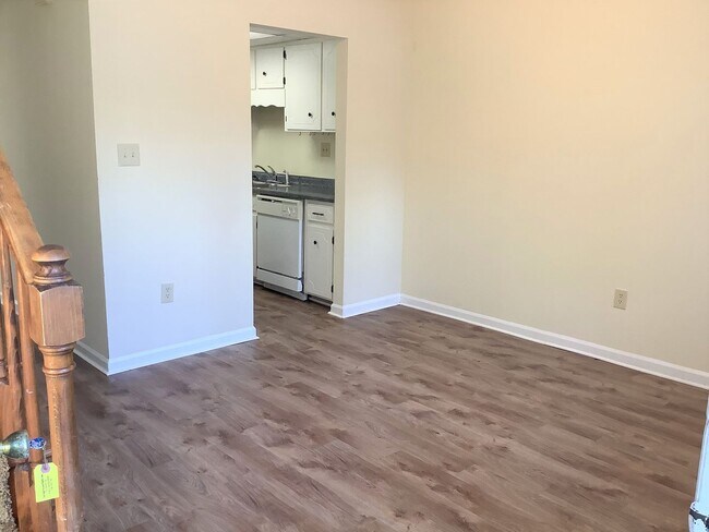 Building Photo - SLEEPY CREEK DR - 270/272