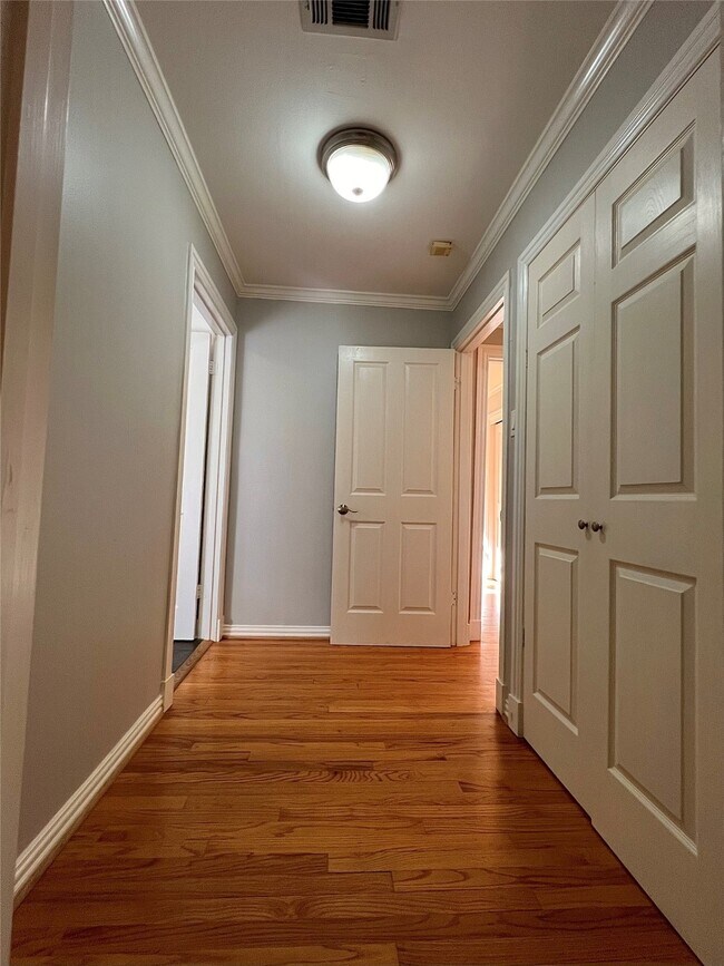 Building Photo - 4218 Glebe Rd