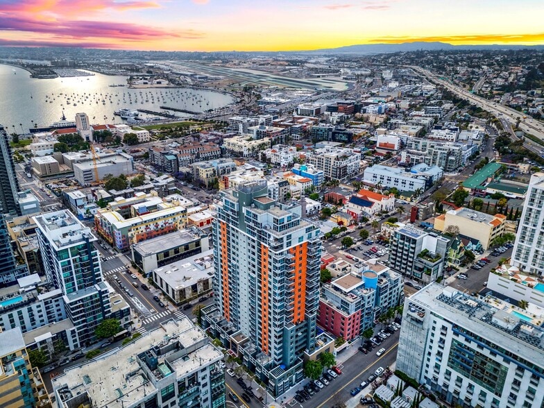 Building Photo - 300 W Beech St