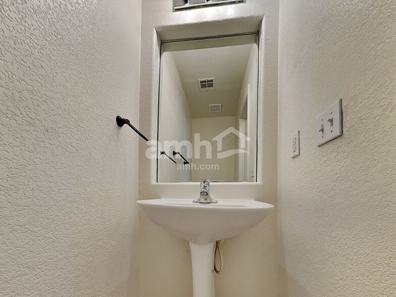 Building Photo - 6016 Soft Springs Ave