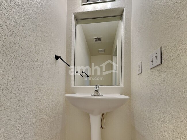 Building Photo - 6016 Soft Springs Ave