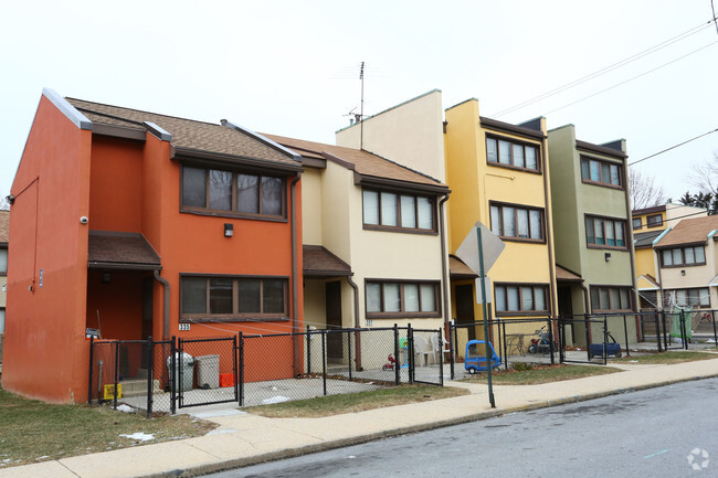 Building Photo - Locust Court