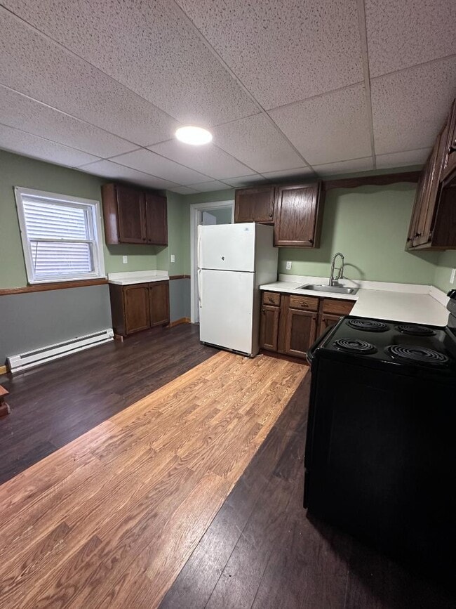 Building Photo - 606 W Main St