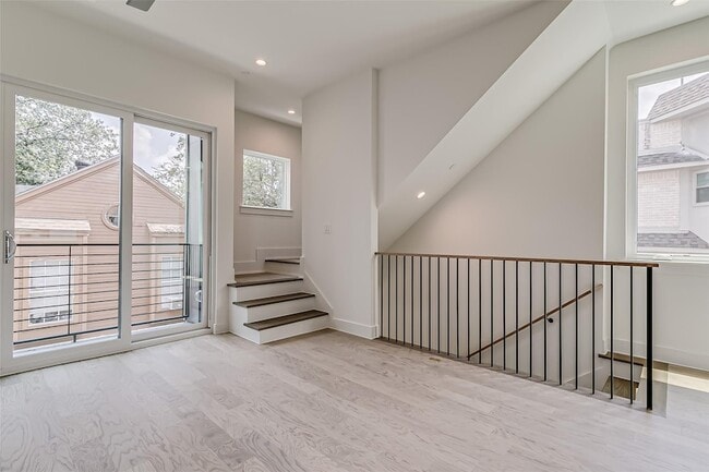 Building Photo - 6028 Lewis St