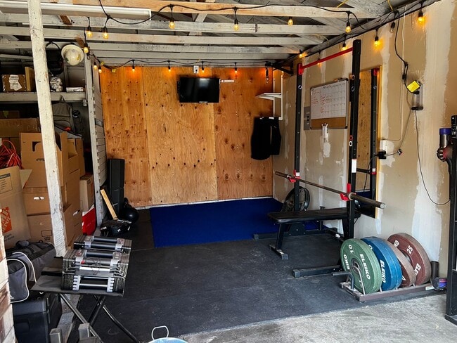 Building Photo - 1 Bedroom 1 Bath Remodeled House for Rent ...