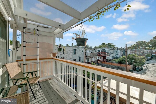 Building Photo - 639 20th St NE