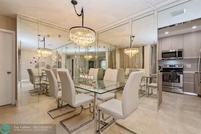 Building Photo - 4485 Carambola Cir N