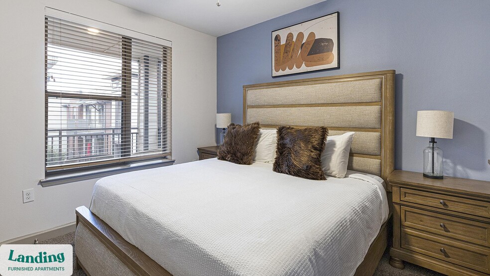 Building Photo - 2800 NE Green Oaks Blvd