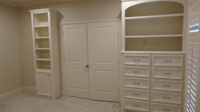 Building Photo - 2101 Elmen St