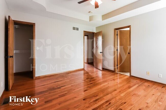 Building Photo - 1709 Shelby Dr