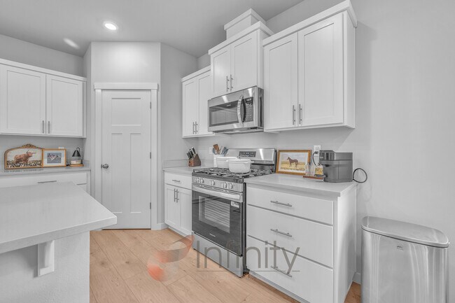 Building Photo - 8943 SW Vermillion Dr