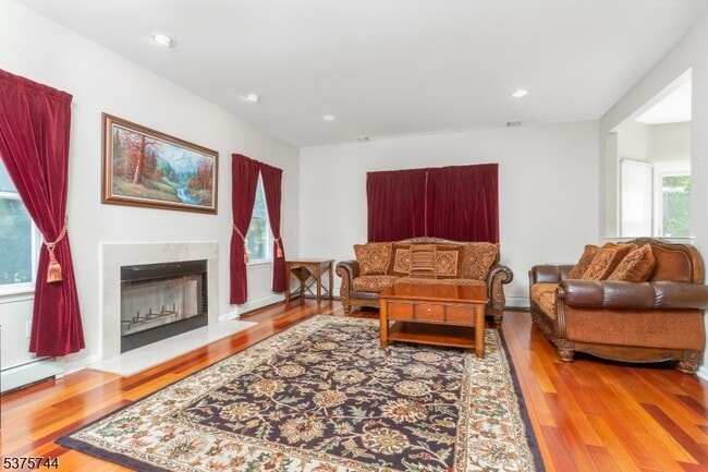 Building Photo - 35 Leah Way