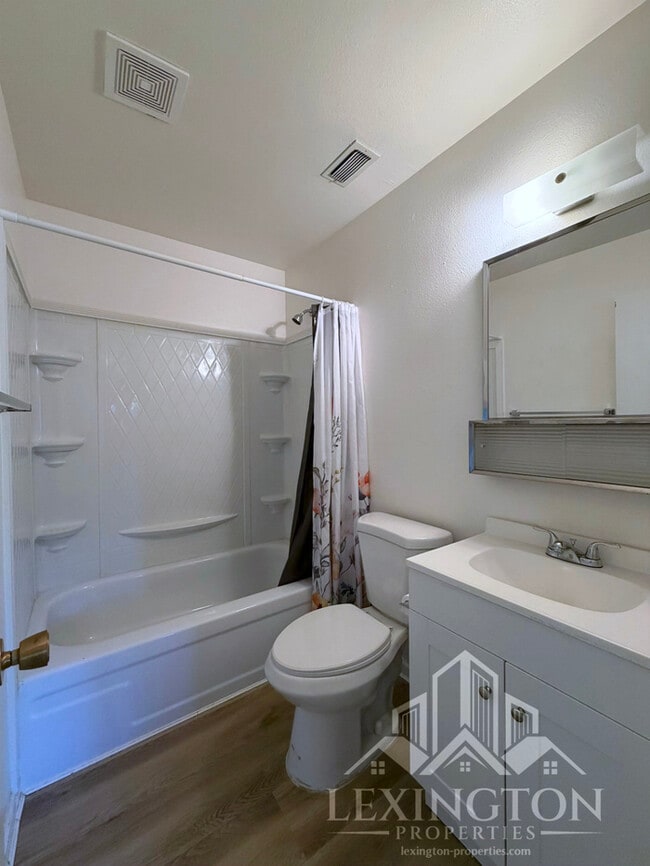 Building Photo - Lovely, 3BD/2BA, Home in Desirable Orangevale Neighborhood, Almond Acres, off Oak Ave. and Hickory!