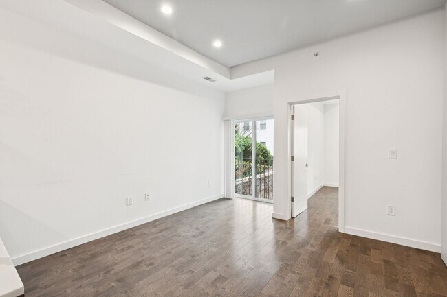 Building Photo - 2028 E Fletcher St