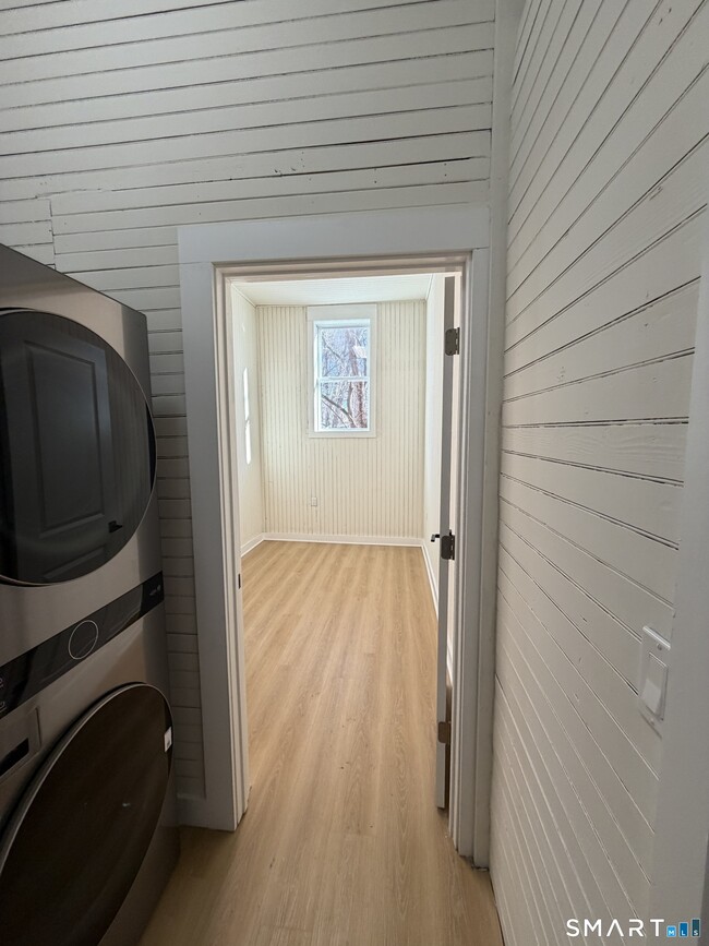 Building Photo - 473 Amity Rd