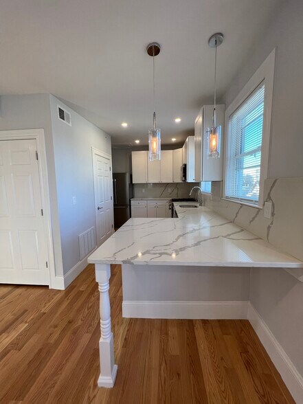 Building Photo - 73 Winchester St